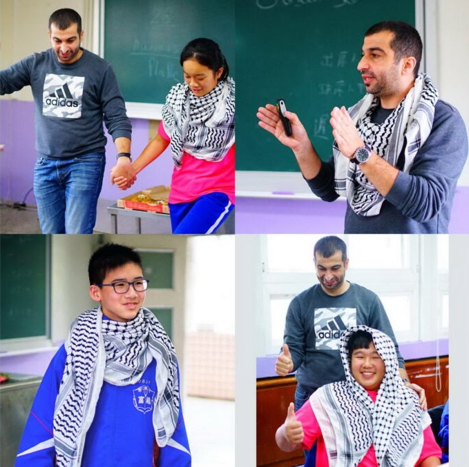 Mr Sulaiman帶著富禮國中學生跳故鄉的祈福舞蹈，並為他們示範巴勒斯坦圍巾包法